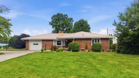 160 State St, Saxonburg, PA 16056