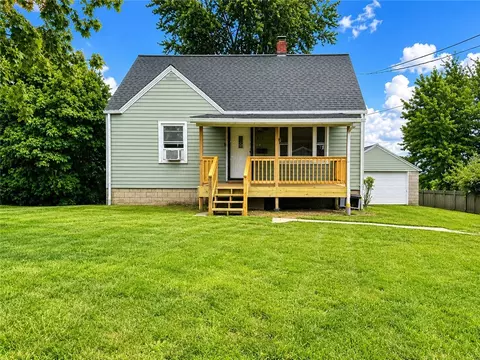 633 Crowder Ave, Sharon, PA 16146