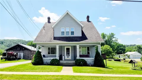 1018 E Main St, Rural Valley, PA 16249