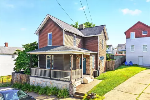 208 Crest Ave, Charleroi, PA 15022