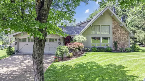 2 Pleasant Grove Dr, Beaver Falls, PA 15010
