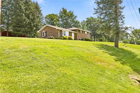 220 Water St, Donegal, PA 15628