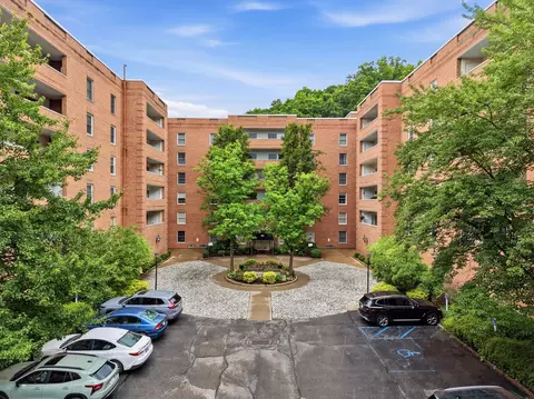 302 Fox Chapel #606, Pittsburgh, PA 15238