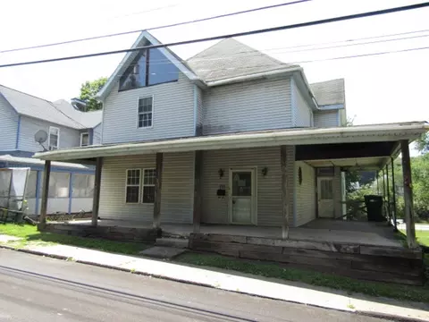 118 Center Ave, Burgettstown, PA 15021