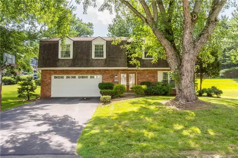 6148 Great Dane Dr, Bethel Park, PA 15102