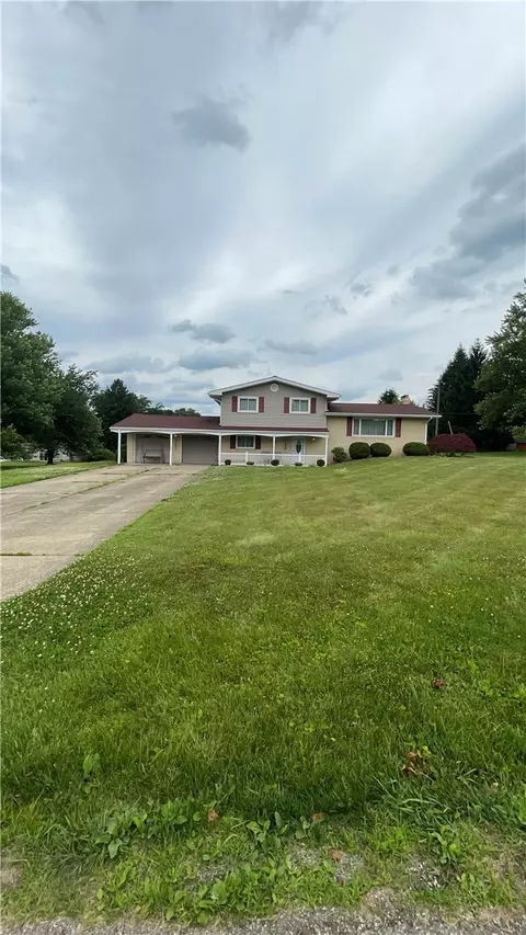 107 Mapeat Ln, New Castle, PA 16101