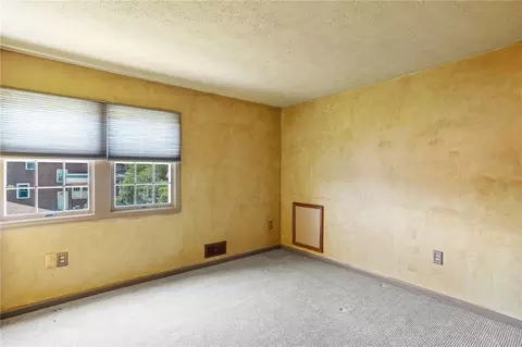 Bedroom - 394 3rd St, Beaver, PA 15009 photo 3 of 3
