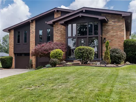 101 Regency Cir, New Kensington, PA 15068