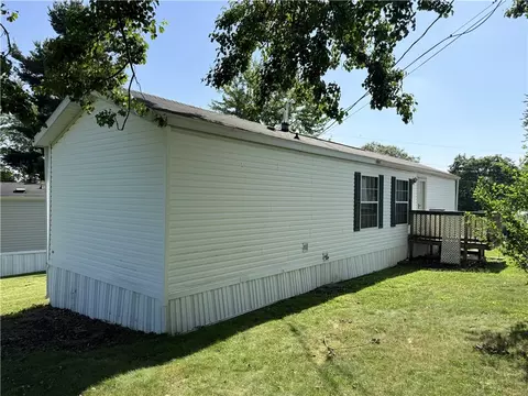 124 Woodbine Ln, Butler, PA 16001