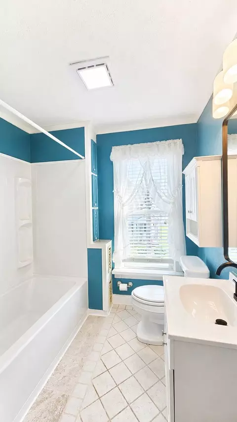 Bath - 439 Longfellow, Vandergrift, PA 15690 photo 1 of 1