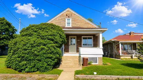 1006 Poe St, Vandergrift, PA 15690