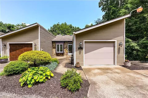317 Vista Dr, Greensburg, PA 15601