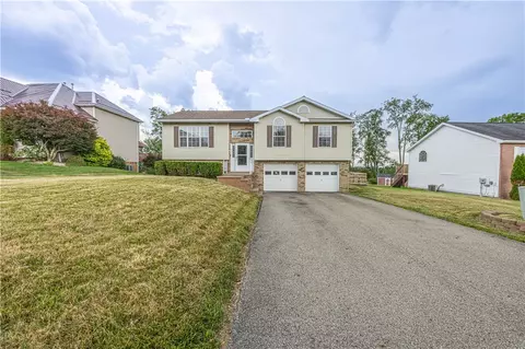 111 Mae Ln, Uniontown, PA 15401