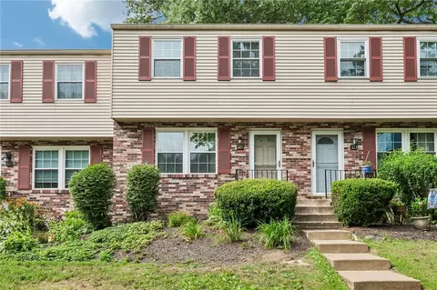 321 Laporte Ct, Cranberry Township, PA 16066