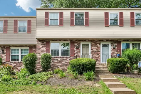 321 Laporte Ct, Cranberry Township, PA 16066