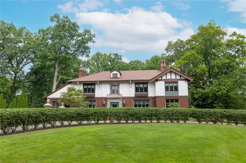 405 W Washington Blvd, Grove City, PA 16127