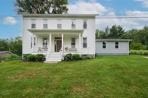 13 Vista Dr, Oakdale, PA 15071