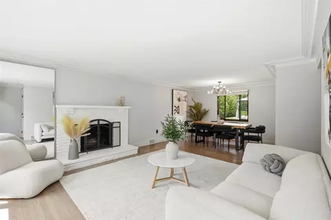 5520 Clearview Rd, Gibsonia, PA 15044