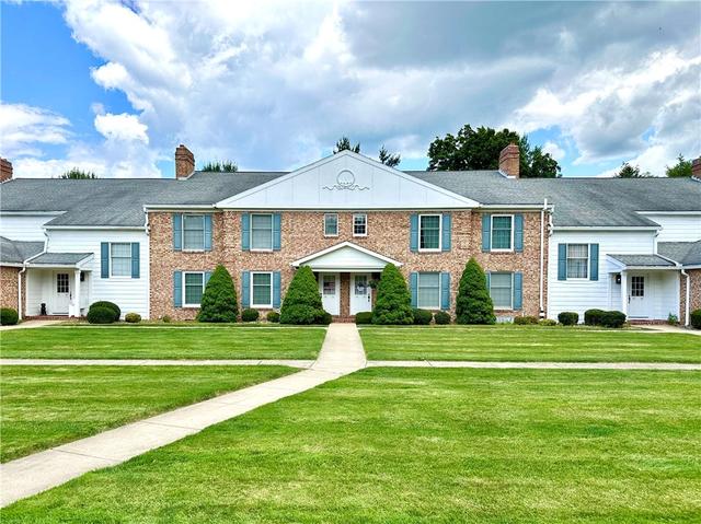 286 Windsor Rdg #27, New Castle, PA 16105