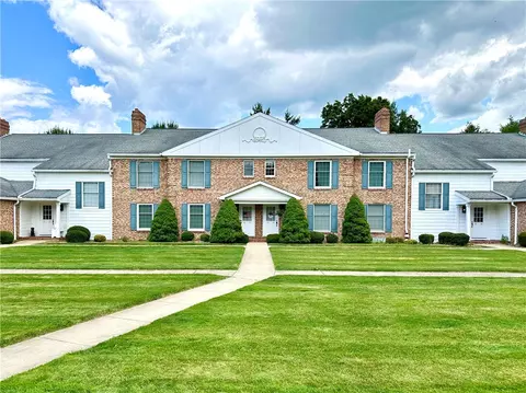 286 Windsor Rdg #27, New Castle, PA 16105