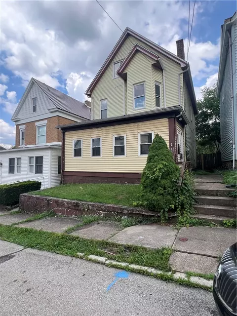 113 Hampton St, Wall, PA 15148