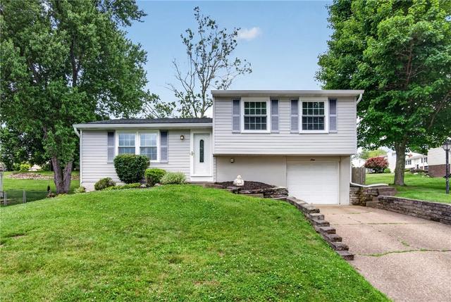 9 Robinwood Dr, Coraopolis, PA 15108