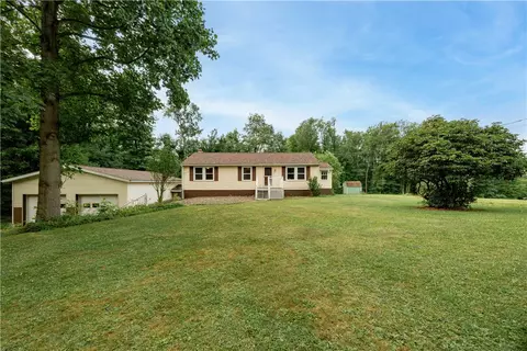 206 Lytle School Rd, Sandy Lake, PA 16145