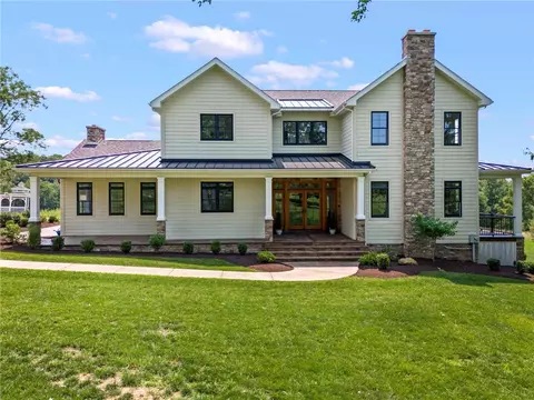 100 Fife Farm Ln, Mcmurray, PA 15317