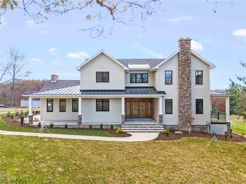 100 Fife Farm Ln, Mcmurray, PA 15317