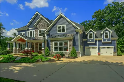 125 Fairview Dr, Cranberry Township, PA 16066