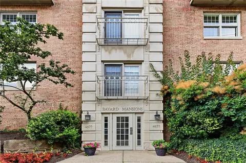 4677 Bayard St #204, Pittsburgh, PA 15213