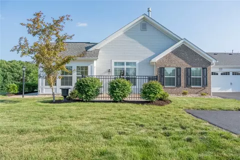 906 Spring Valley Dr, Zelienople, PA 16063