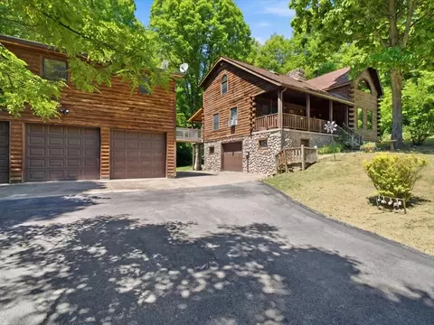 1826 Toms Run Rd, Holbrook, PA 15341