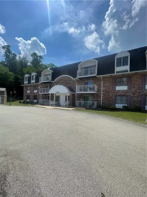 412 Clubhouse Dr, Washington, PA 15301