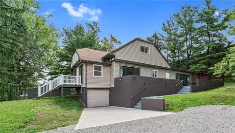 916 Gill Hall Rd, Jefferson Hills, PA 15025