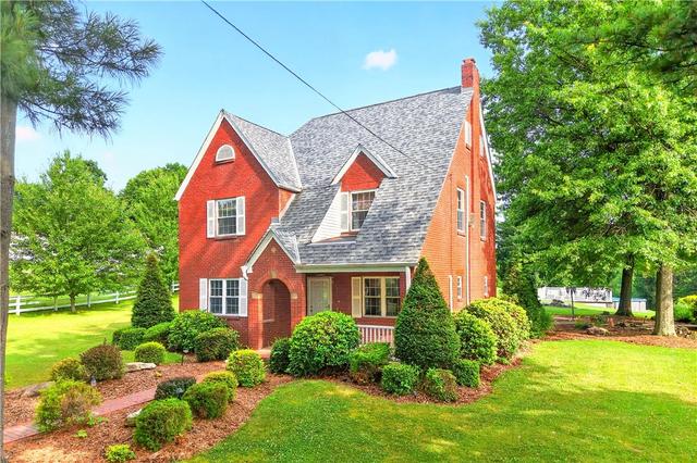 1301 Langeloth Rd, Burgettstown, PA 15021