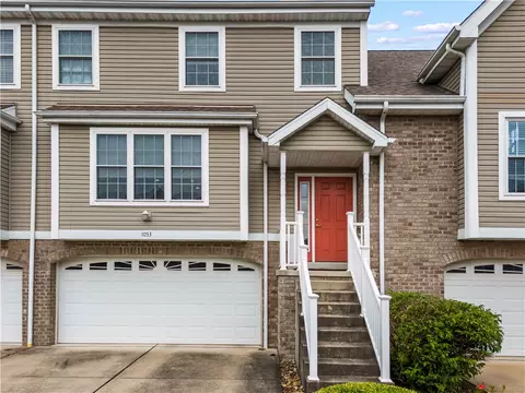1053 Waterford Ct E, Canonsburg, PA 15317