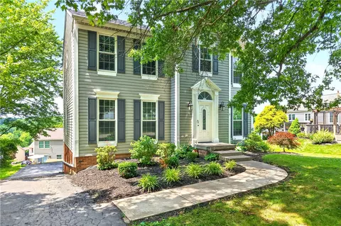 817 Lexington Drive Hopewell, Aliquippa, PA 15001