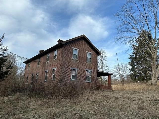 286 Dally Rd, Coal Center, PA 15423
