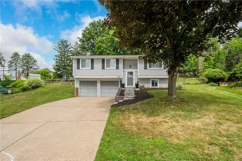 2760 Ravenwood Dr, Bridgeville, PA 15017