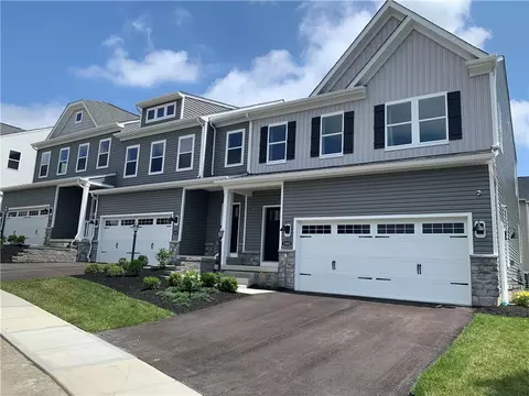 1015 Darcy Ln, Valencia, PA 16059