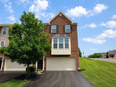 1000 Grey Fox Cir, Bridgeville, PA 15017