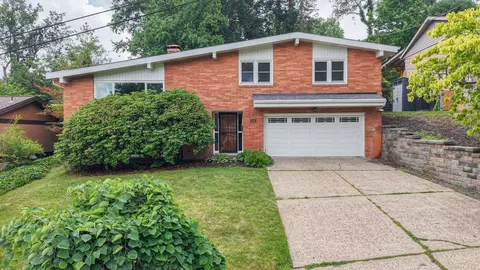 424 Glaids Dr, Pittsburgh, PA 15243