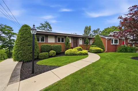 125 Eakin Ave, Pittsburgh, PA 15214