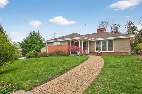 498 Balconade Dr, Pittsburgh, PA 15236