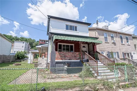 917 Robinson St, Mckees Rocks, PA 15136