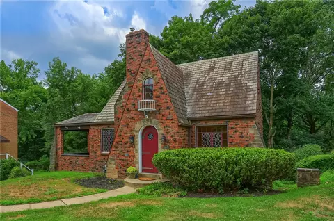813 Washington Dr, Pittsburgh, PA 15229