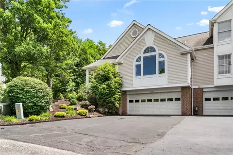 120 Horseshoe Cir E, Canonsburg, PA 15317