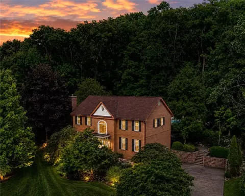 217 La Grande Dr, Cranberry Township, PA 16066