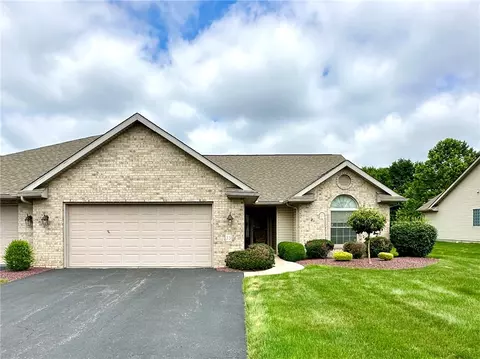 33 Fields Dr, New Castle, PA 16101